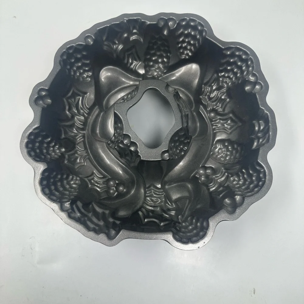 Nordic Ware Holiday Wreath Pan Christmas